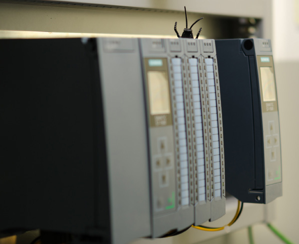Sterownik PLC Siemens S7-1500 razem z zasilaczem i modułami wejść/wyjść Sterownik PLC Siemens S7-1500